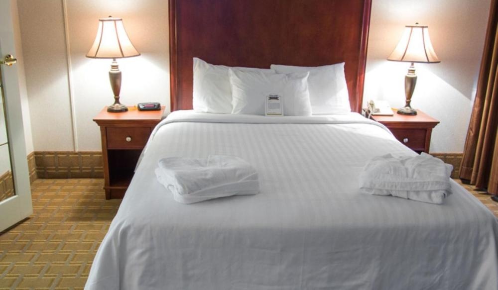 Prince Arthur Waterfront Hotel & Suites